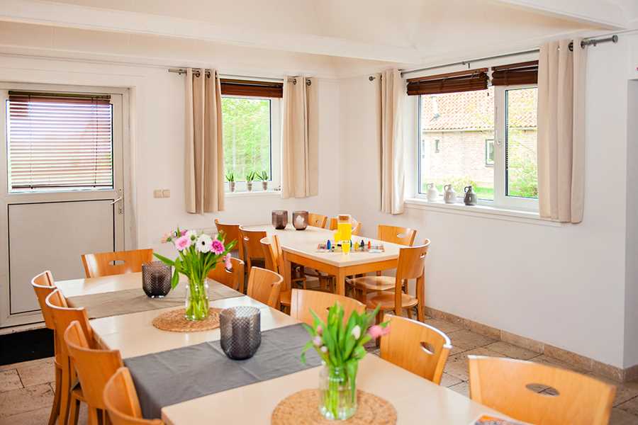 gruppenhaus-niederlande-insel ameland-haus-anja-5-aufenthaltsraum-bild-3.jpg