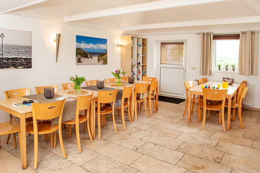 gruppenhaus-niederlande-insel ameland-haus-anja-5-aufenthaltsraum-bild-1.jpg