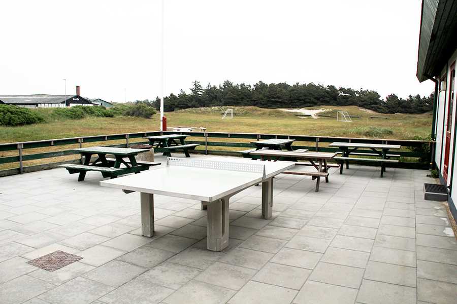 gruppenhaus-dänemark-haus-fanø-5-terrasse-tischtennis.JPG