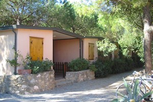 gruppenhaus-italien-toskana-bungalow-gineprino-2-bungalowdorf-1.JPG