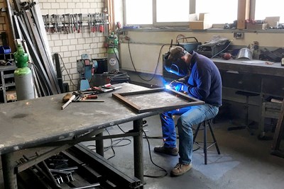 Stabil und robust müssen Möbel für ein Gruppenhaus sein Bild 4
