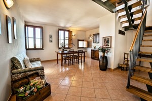 gruppenhaus-italien-toskana-casa-corniano-9-wohnzimmer.jpg