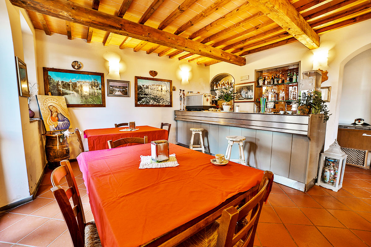 gruppenhaus-italien-toskana-casa-corniano-16-bar.jpg
