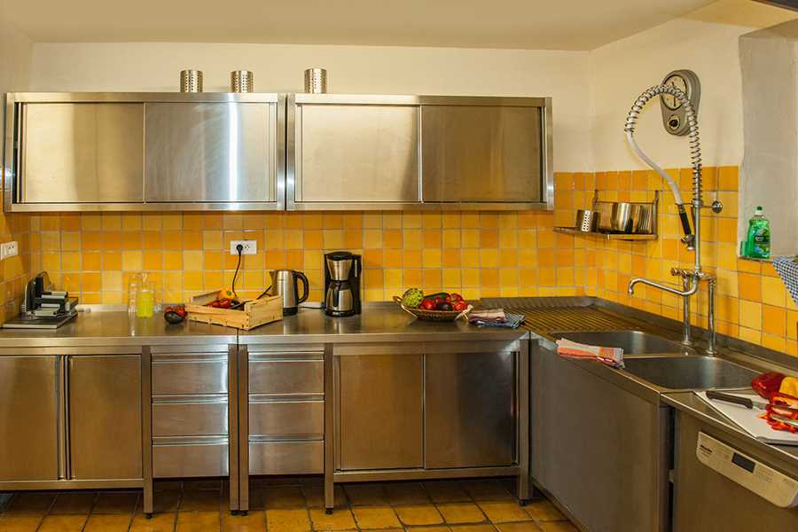 gruppenhaus-frankreich-le-moulin-12-küchet-bild1.jpg