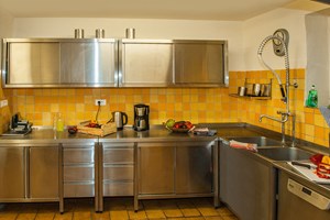 gruppenhaus-frankreich-le-moulin-12-küchet-bild1.jpg