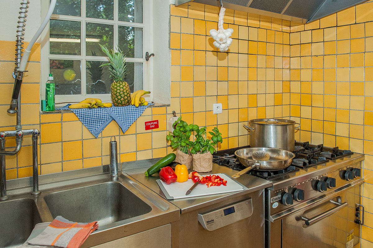 gruppenhaus-frankreich-le-moulin-13-küchet-bild2.jpg