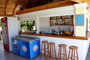 gruppenhaus-griechenland-korfu-margarita-4-poolbar-bild-1.JPG