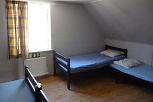 gruppenhaus-schweden-hallaskog-8-schlafzimmer-bild-1.JPG