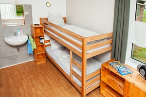 gruppenhaus-niederlande-insel ameland-haus-anja-6-schlafzimmer-bild-1.jpg