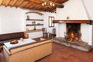 gruppenhaus-italien-toskana-casa-figline-4-kaminzimmer-bild-1.jpg