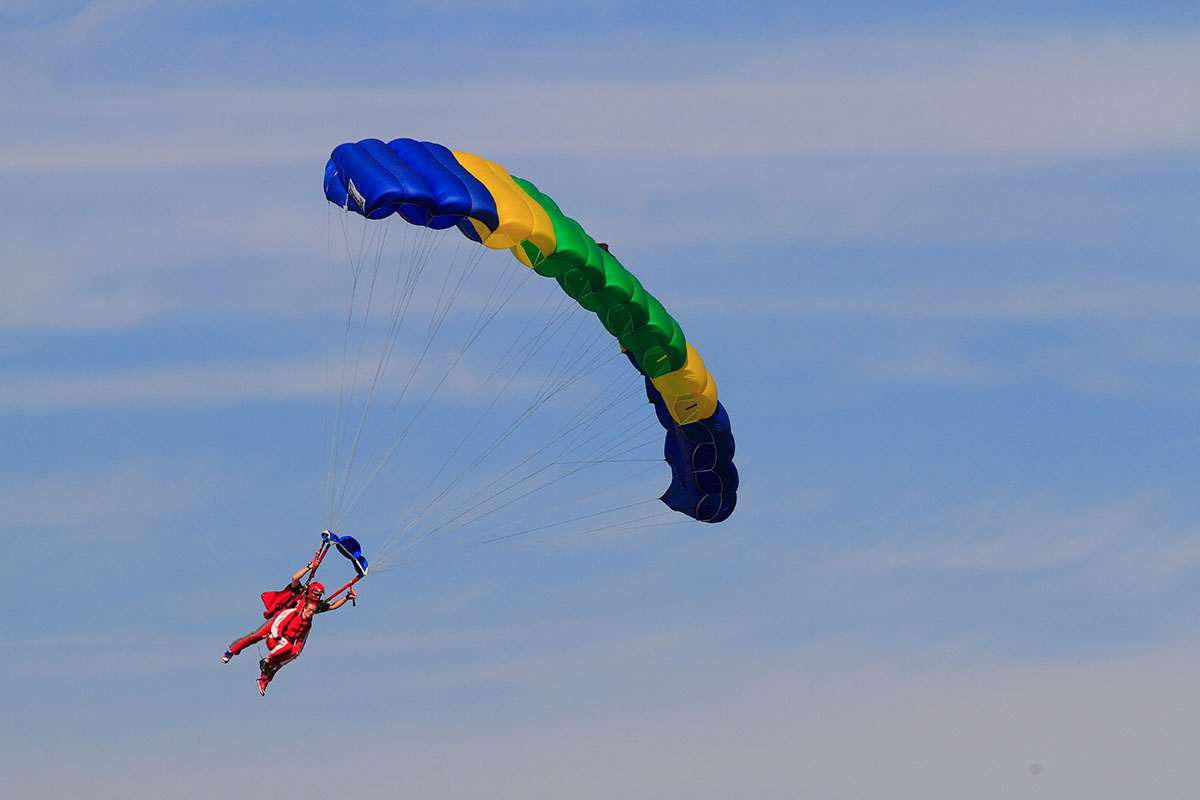 gruppenhaus-niederlande-insel ameland-hof-7-9-gleitschirmspringen-bild-1.jpg
