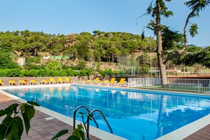 gruppenhaus-spanien-bungalows-eurostage-5-pool-bild-1.jpg