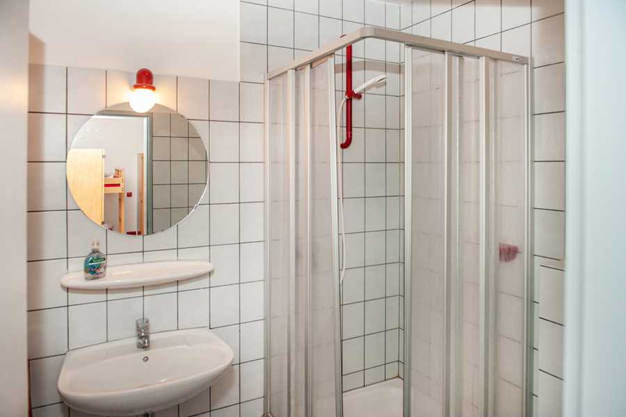 gruppenhaus-deutschland-matrosenkoje-6-badezimmer-bild 1.jpg