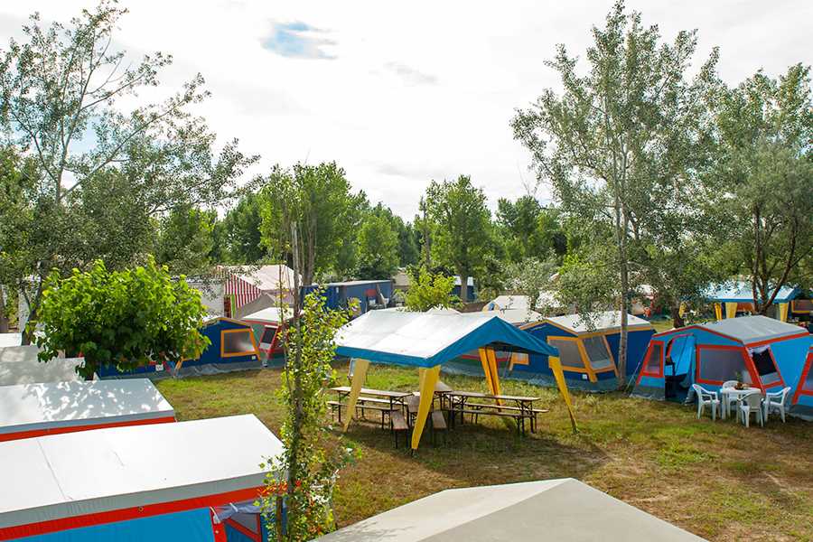 zeltcamp-frankreich-camp-Le-Grau-du-Roi-2-Gemeinschaftsbereich-Bild 1.jpg