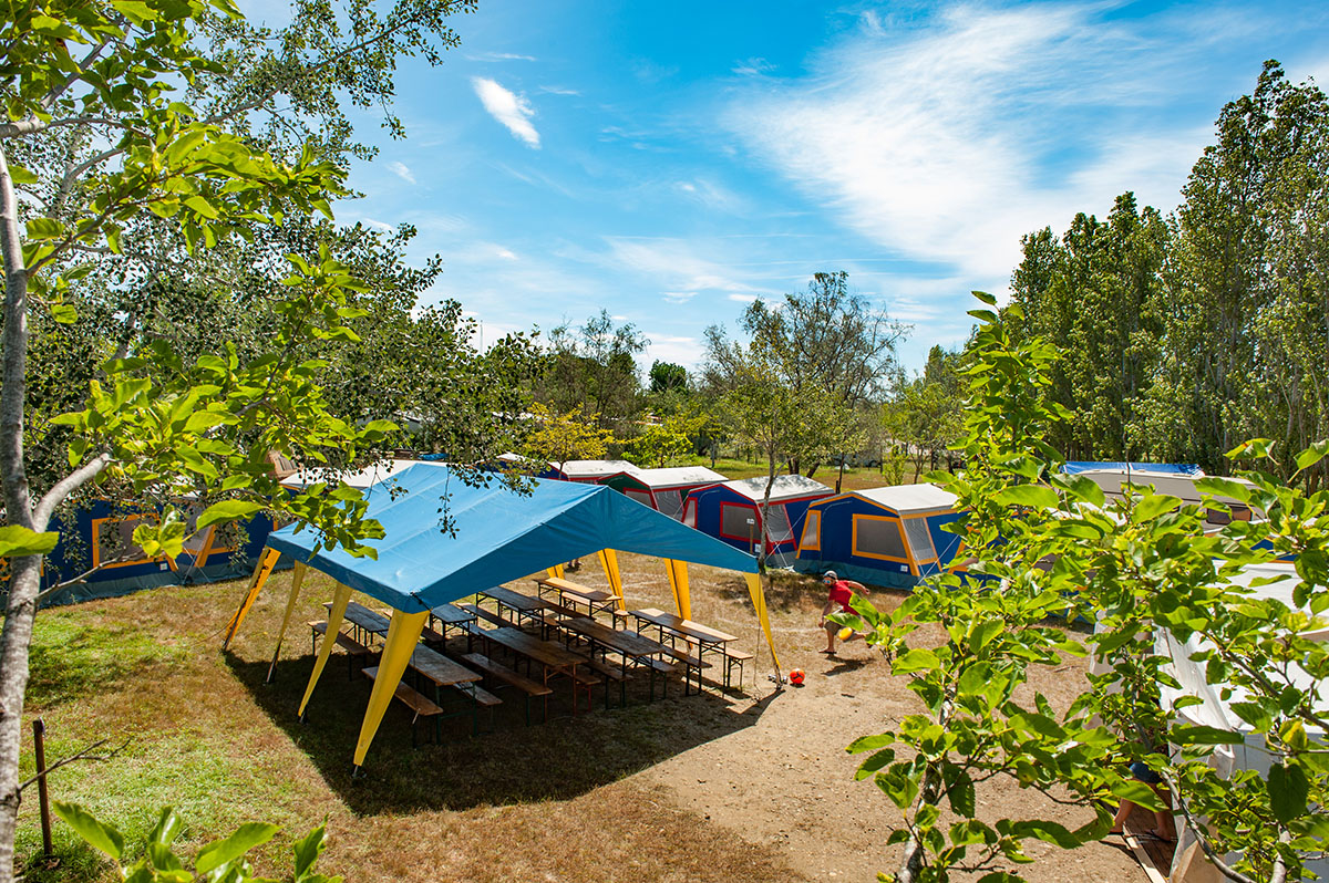 zeltcamp-frankreich-camp-Le-Grau-du-Roi-4-Gemeinschaftsbereich-Bild 2.jpg