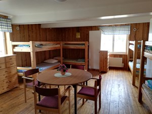 gruppenhaus-schweden-radehult-7-schlafzimmer-bild-1.JPG