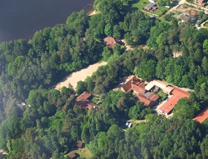 Luftbild 2012 - Jugendherberge Brahmsee.jpg