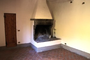 Gruppenhaus-Italien-Casa Montelungo-23-Kamin-1.jpg