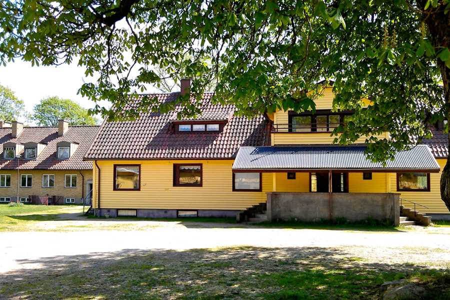 Gruppenhaus-Schweden-Höjalens-1-Haupthaus Schlafhaus.jpg